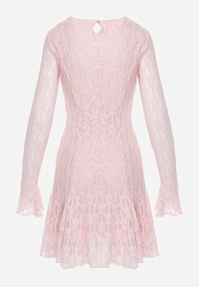 Różowa Sukienka z Koronki Ozdobiona Rozkloszowanymi Rękawami Cinalata