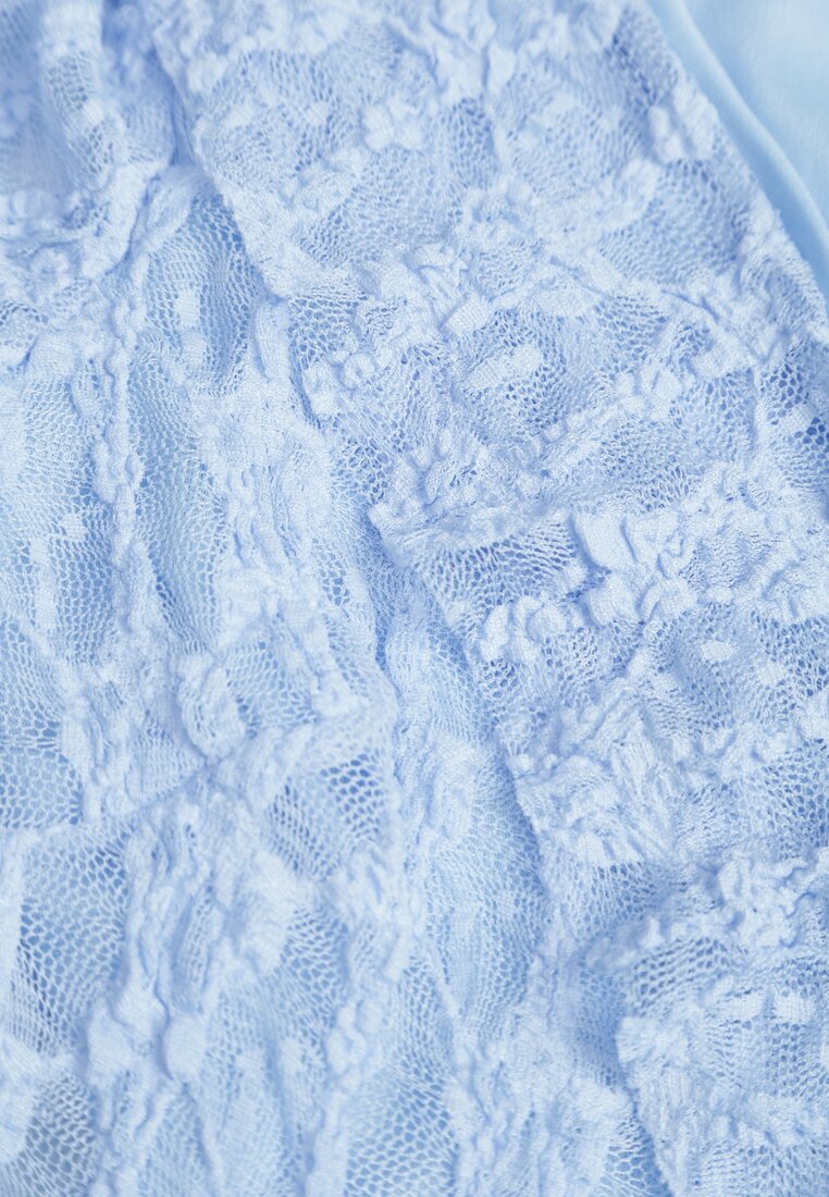 Niebieska Eteryczna Sukienka z Koronki z Falbankami i Wiązaniem Dianatta