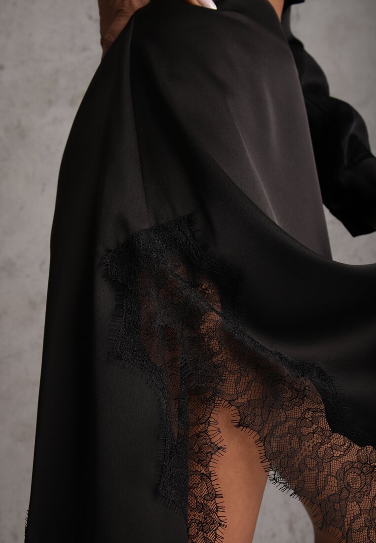 Czarna Asymetryczna Spódnica z Satyny Zdobiona Koronką Katarva