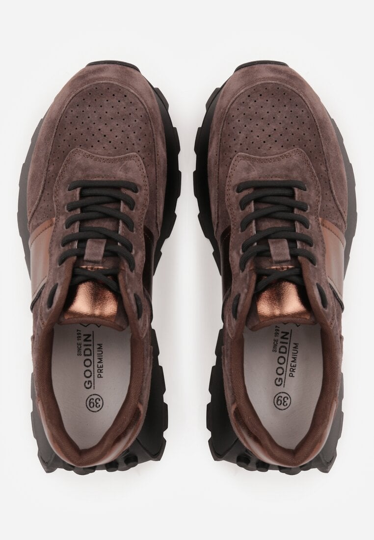 Brązowe Zamszowe Sneakersy na Podeszwie Chunky z Perforowaną Cholewką Cezarlina