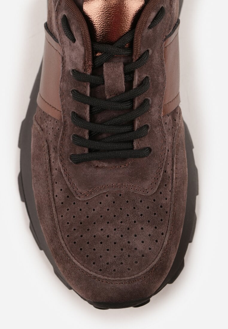 Brązowe Zamszowe Sneakersy na Podeszwie Chunky z Perforowaną Cholewką Cezarlina