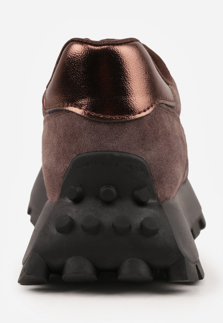 Brązowe Zamszowe Sneakersy na Podeszwie Chunky z Perforowaną Cholewką Cezarlina