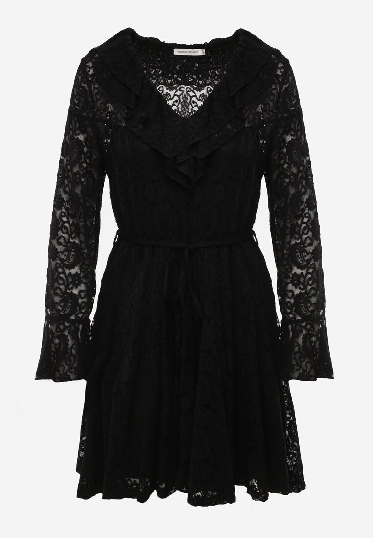 Czarna Sukienka z Koronki Zdobiona Rozszerzanymi Rękawami i Wąskim Paskiem Kylimna