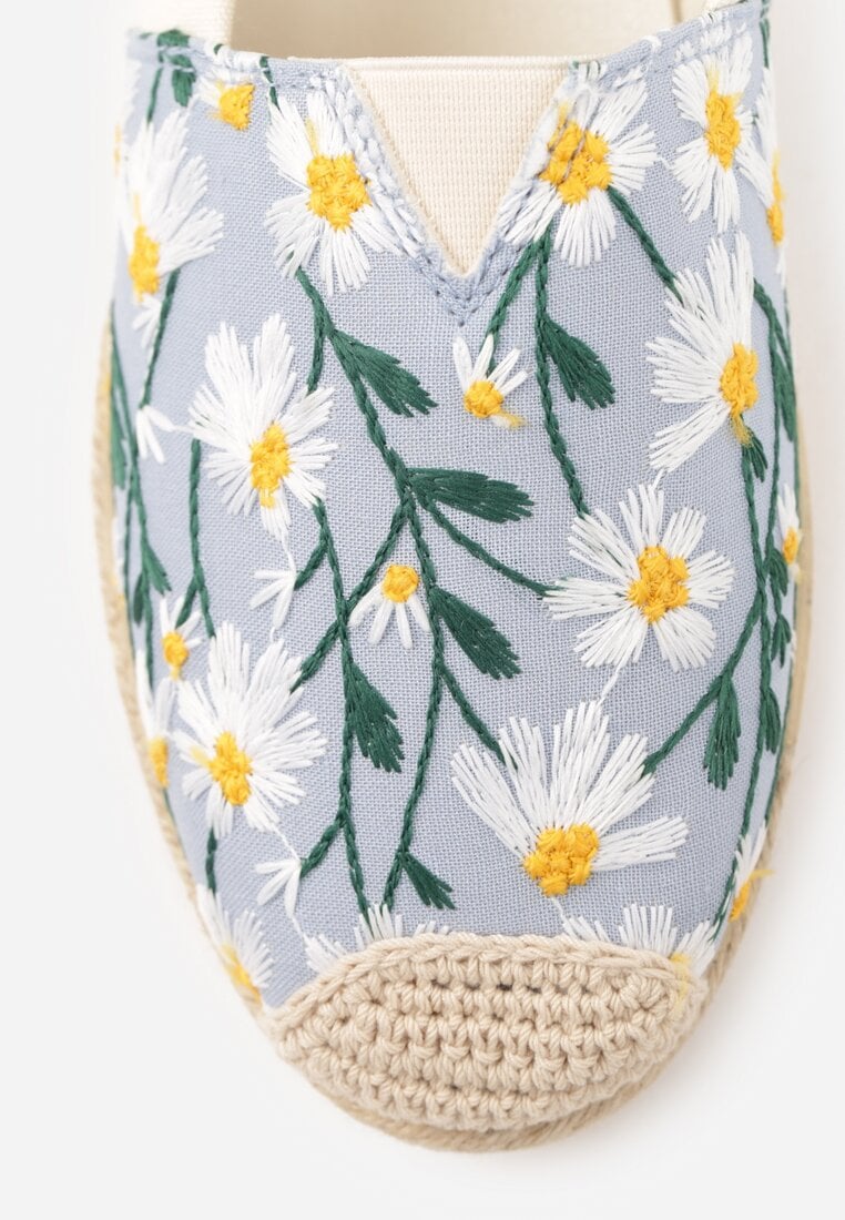 Niebieskie Espadryle Ozdobione Kwiatowym Haftem i Plecionką Kiranth