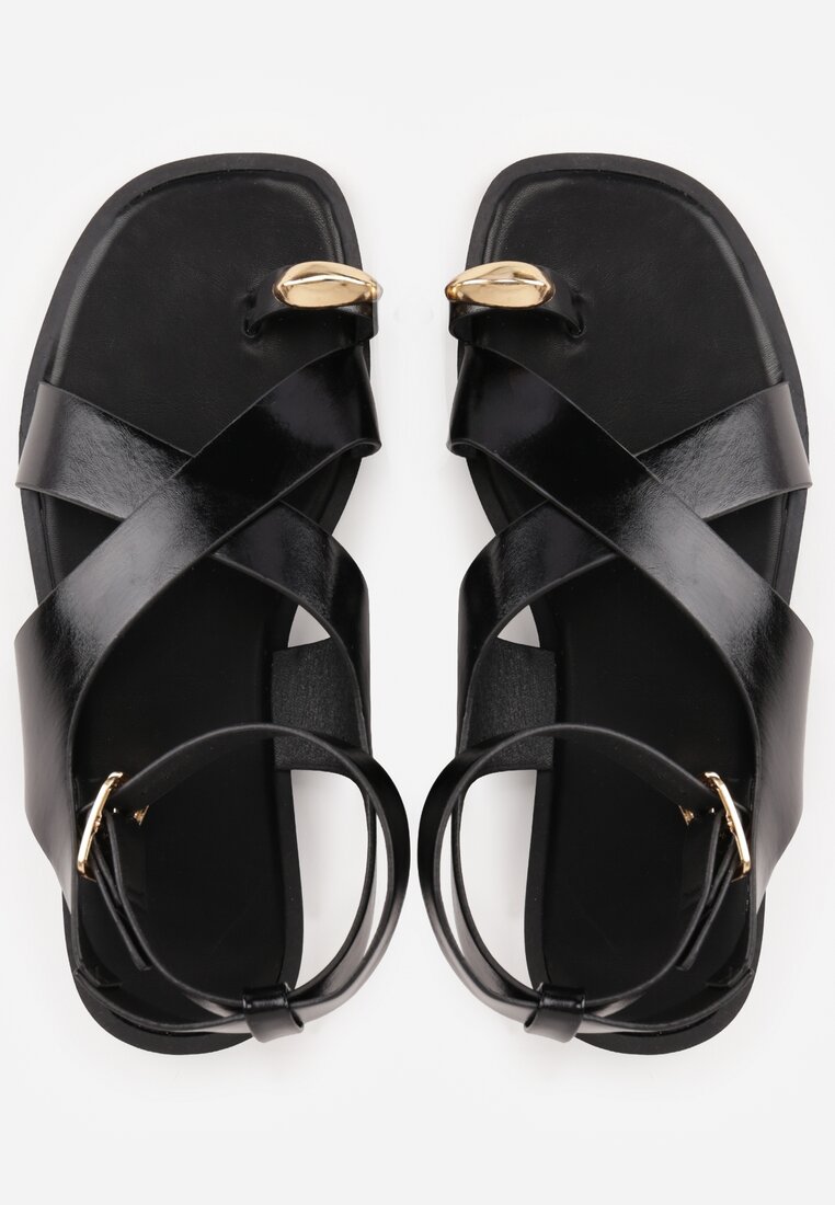 Czarne Sandały w Stylu Japonek Ozdobione Metaliczną Aplikacją Carover