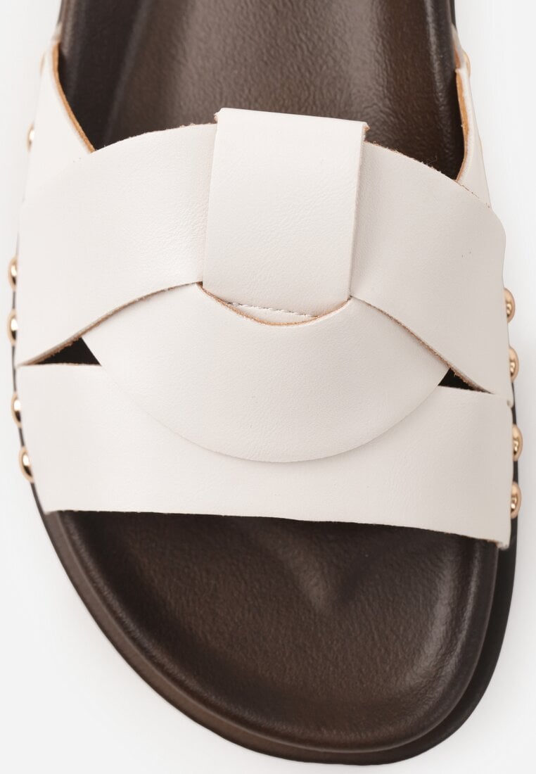 Białe Klapki z Przekładanymi Paskami i Ozdobnymi Nitami Talysha