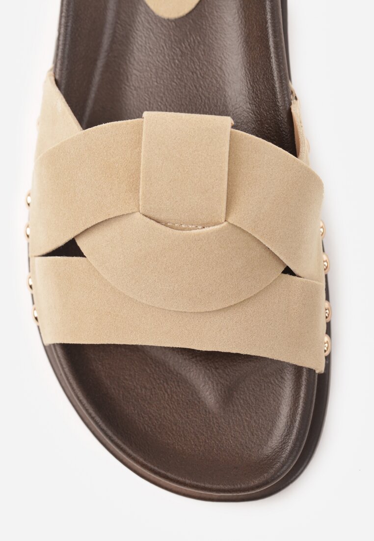 Beżowe Klapki z Przekładanymi Paskami i Ozdobnymi Nitami Talysha