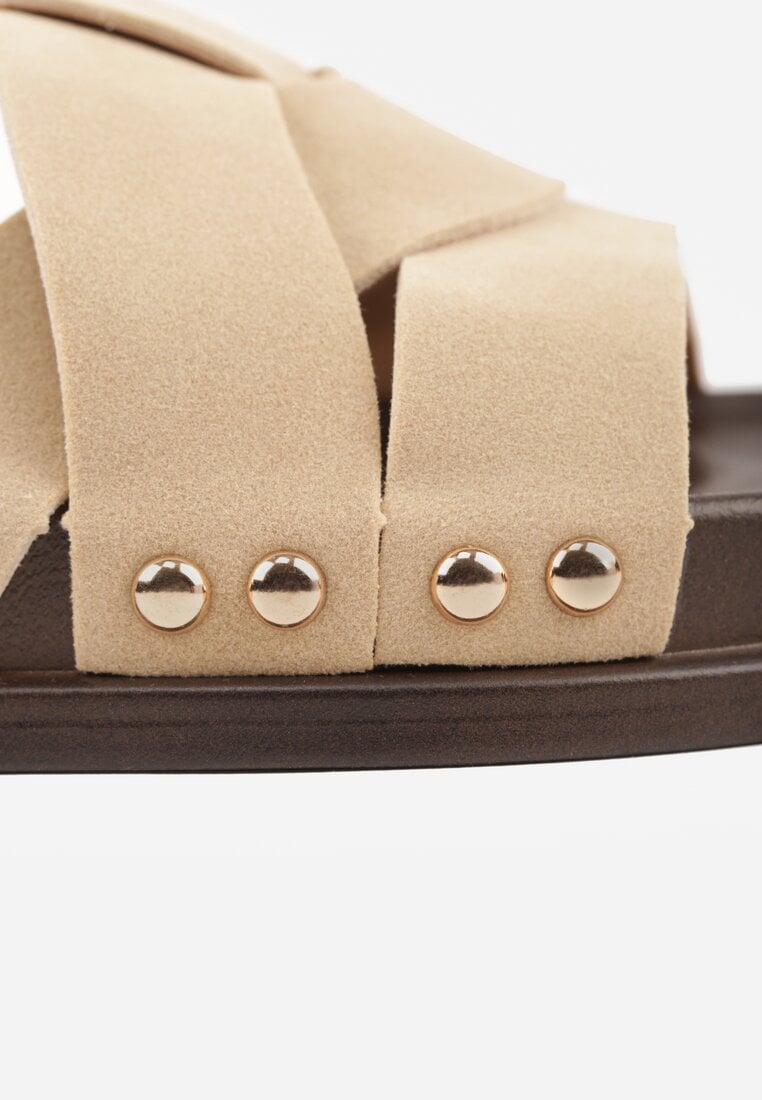 Beżowe Klapki z Przekładanymi Paskami i Ozdobnymi Nitami Talysha