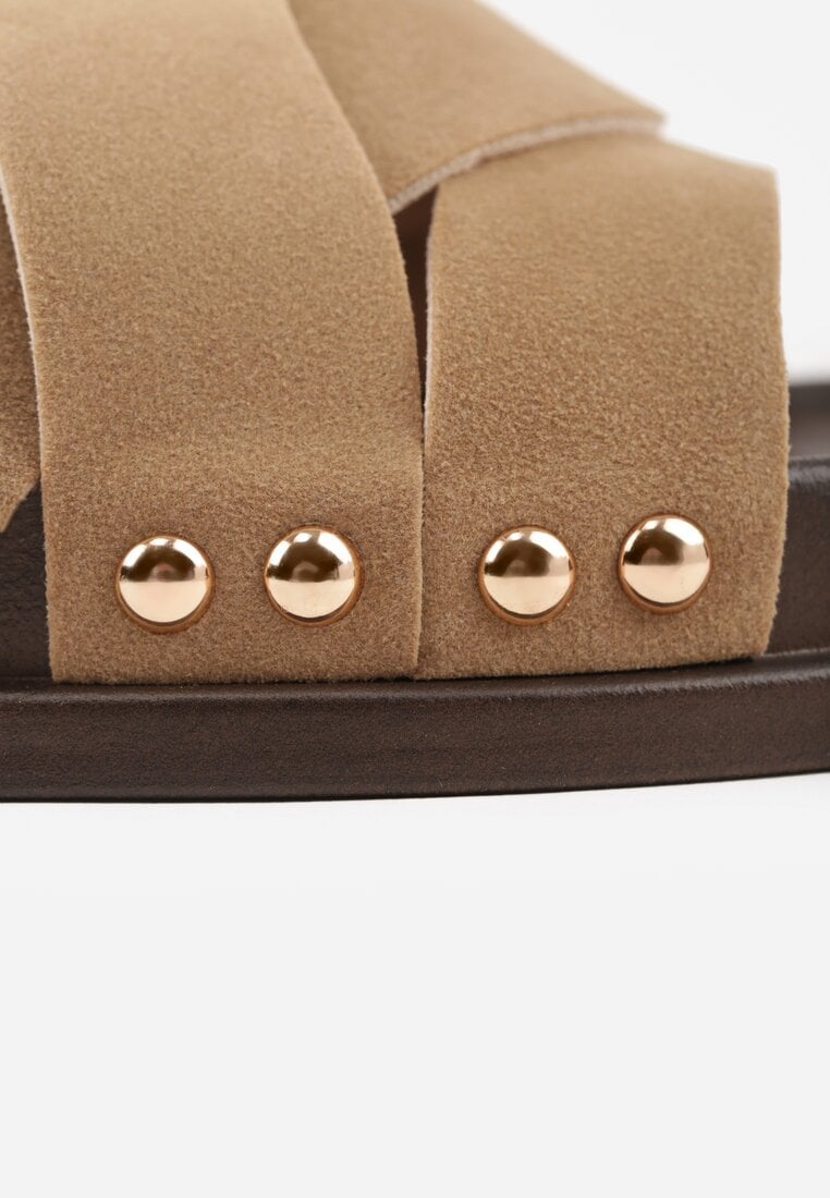 Ciemnobeżowe Klapki z Przekładanymi Paskami i Ozdobnymi Nitami Talysha