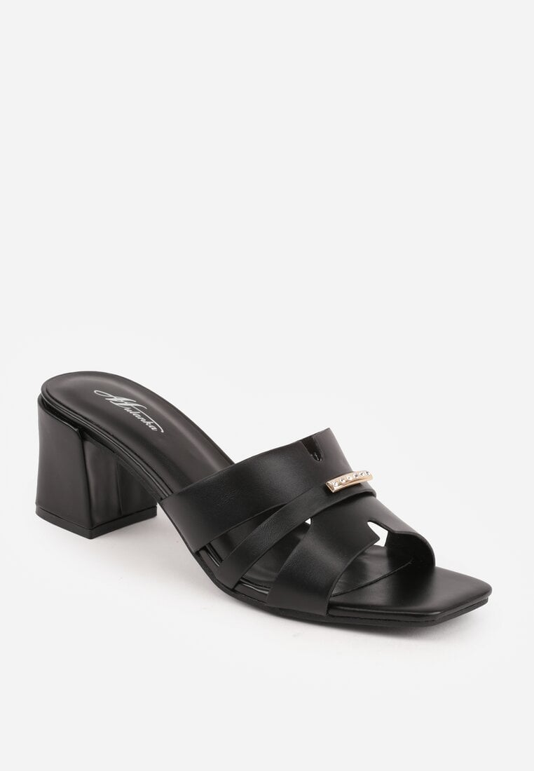 Czarne Klapki na Słupku z Kwadratowym Noskiem i Ozdobnymi Wycięciami Daerika