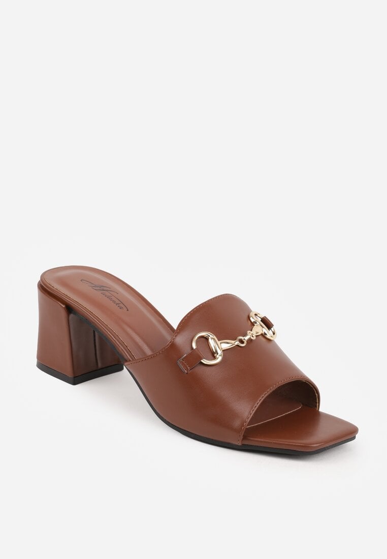 Brązowe Klapki na Słupku z Kwadratowym Noskiem i Elegancką Klamerką Genissa