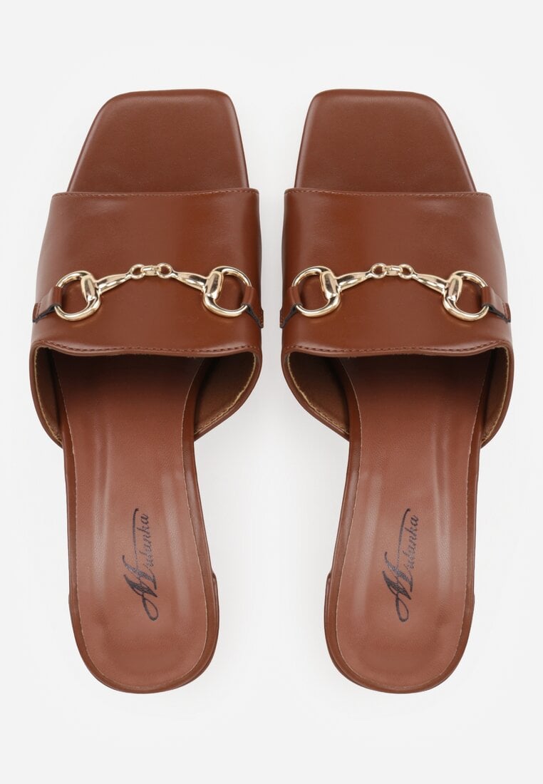 Brązowe Klapki na Słupku z Kwadratowym Noskiem i Elegancką Klamerką Genissa