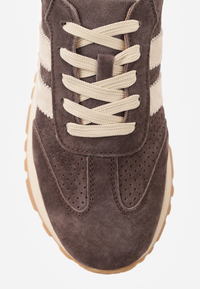 Brązowe Sneakersy z Zamszu Naturalnego z Ozdobnymi Paskami i Perforacją Ravinelle