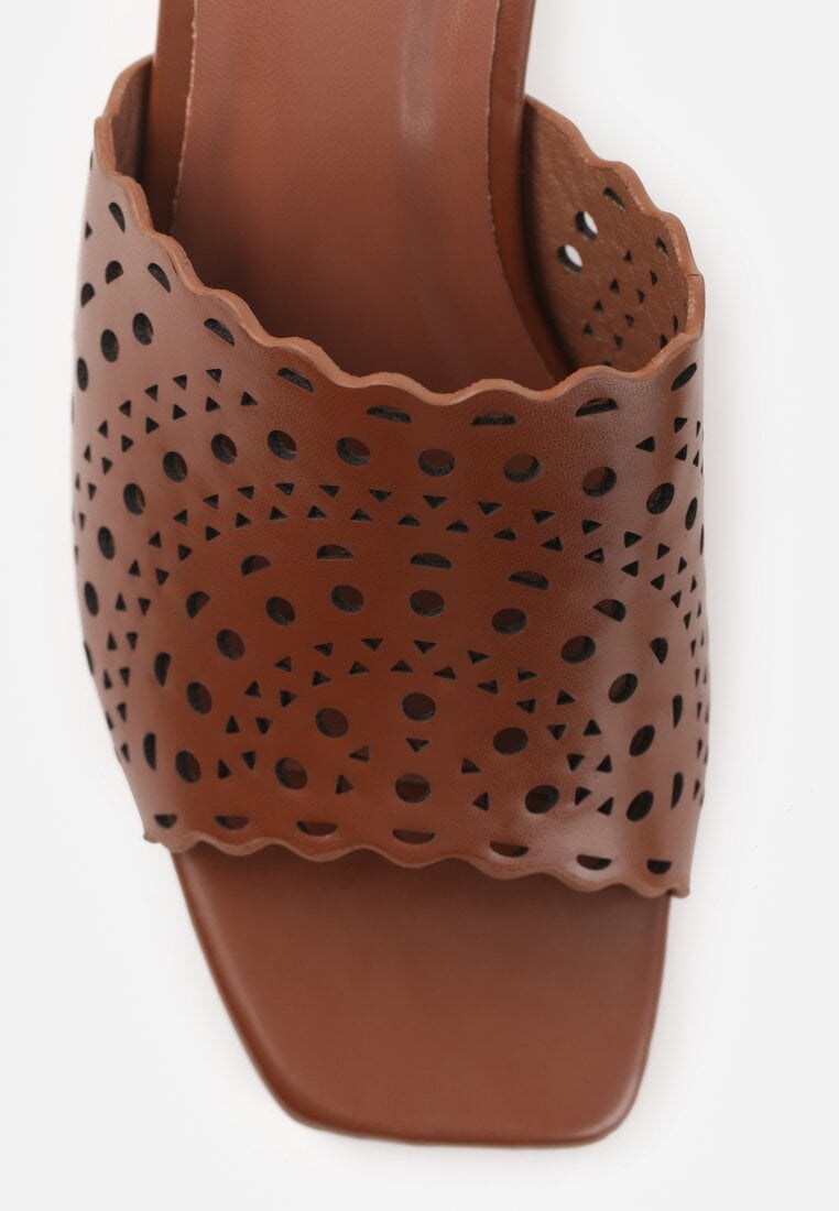 Brązowe Ażurowe Klapki na Słupkowym Obcasie z Kwadratowym Noskiem Lumetia