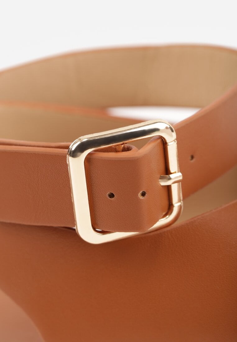 Jasnobrązowe Sandały z Paskiem na Palec z Metaliczną Aplikacją i Klamerką Ailintra