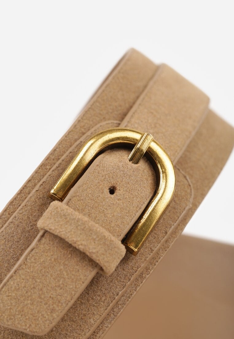 Ciemnobeżowe Klapki Ozdobione Metalicznymi Klamrami Zelivra