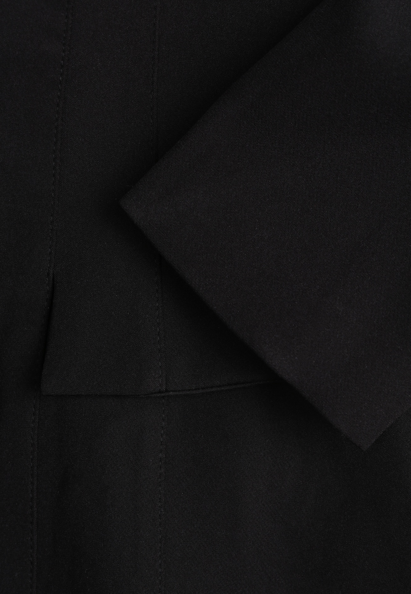 Czarna Trapezowa Sukienka VICES o Eleganckim Kroju Zdobionym Imitacją Kieszeni Agats