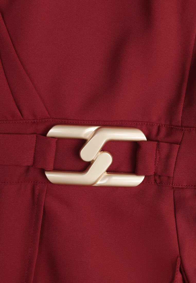 Bordowa Elegancka Sukienka o Kopertowym Kroju Zdobiona Aplikacją w Talii Zilendra