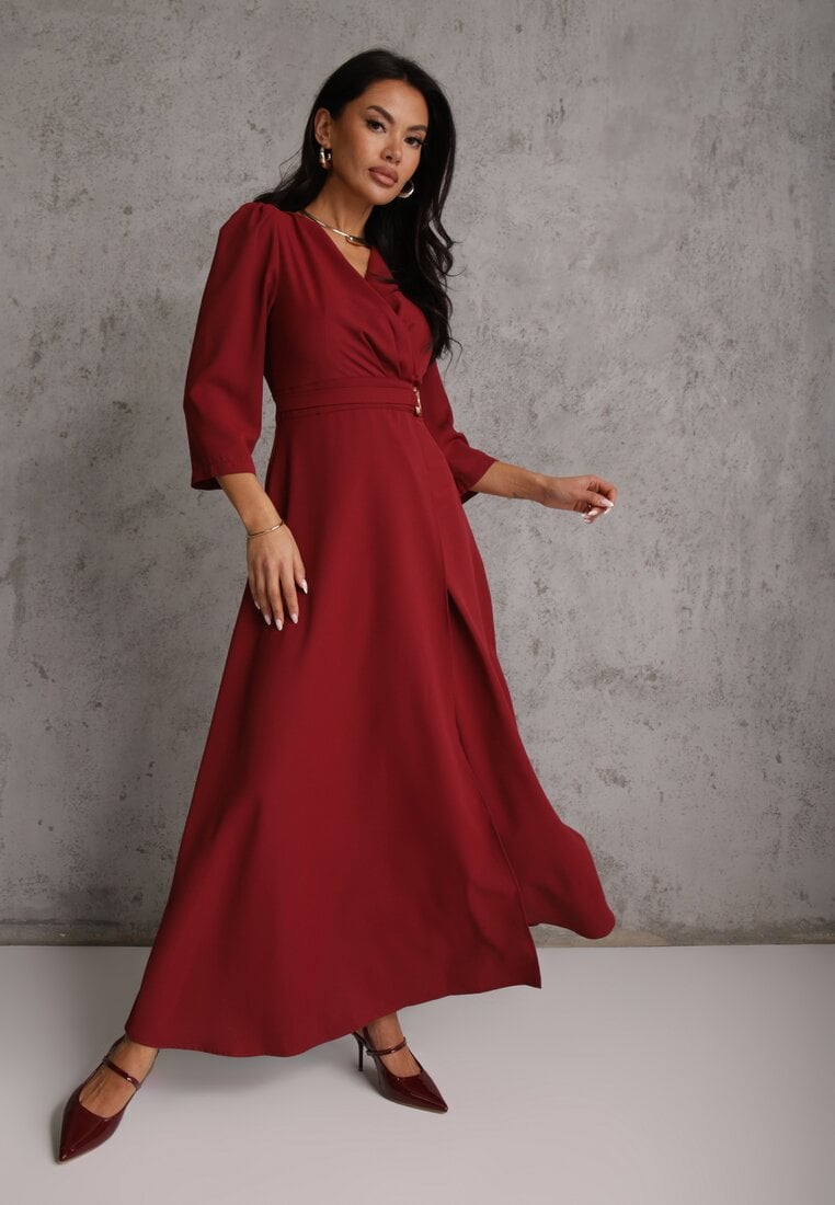 Bordowa Elegancka Sukienka o Kopertowym Kroju Zdobiona Aplikacją w Talii Zilendra