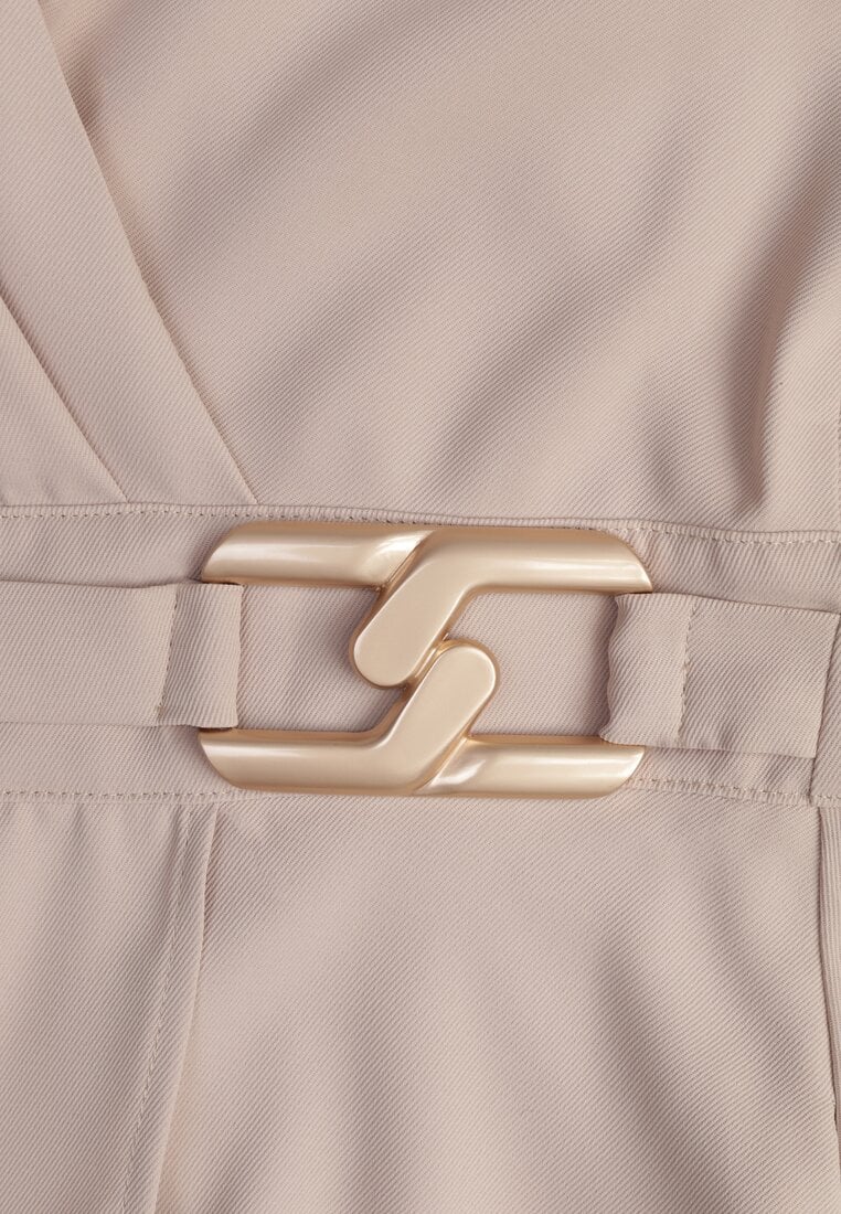 Beżowa Elegancka Sukienka o Kopertowym Kroju Zdobiona Aplikacją w Talii Zilendra