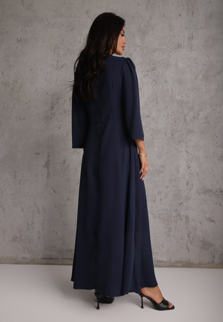 Granatowa Elegancka Sukienka o Kopertowym Kroju Zdobiona Aplikacją w Talii Zilendra