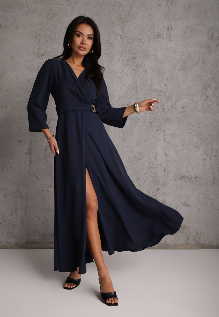 Granatowa Elegancka Sukienka o Kopertowym Kroju Zdobiona Aplikacją w Talii Zilendra