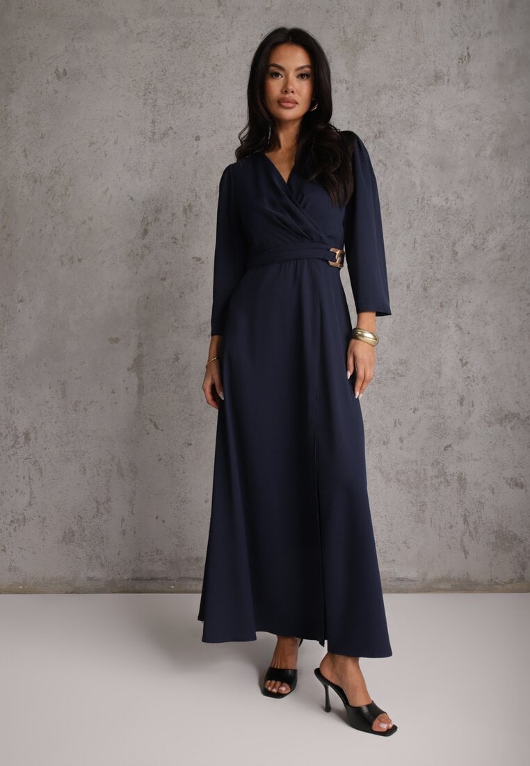 Granatowa Elegancka Sukienka o Kopertowym Kroju Zdobiona Aplikacją w Talii Zilendra