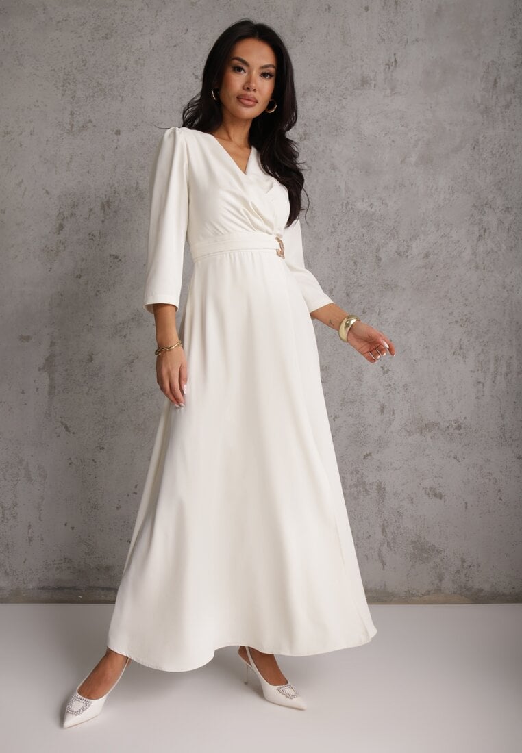 Jasnobeżowa Elegancka Sukienka o Kopertowym Kroju Zdobiona Aplikacją w Talii Zilendra