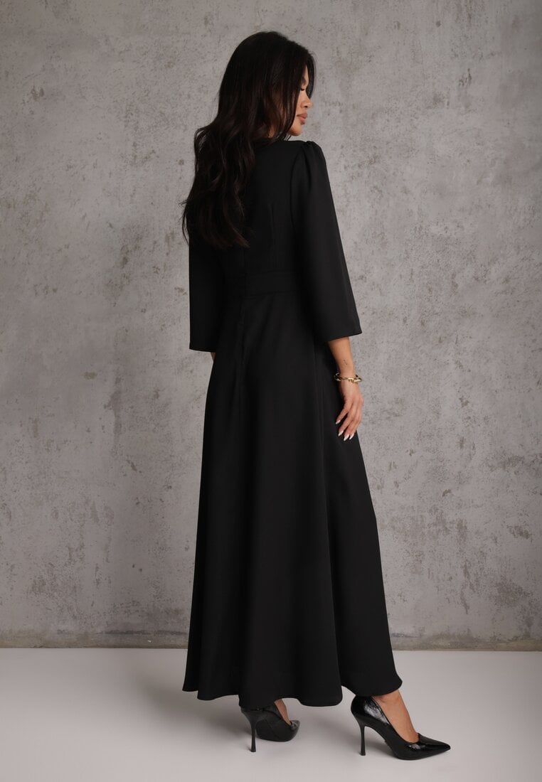 Czarna Elegancka Sukienka o Kopertowym Kroju Zdobiona Aplikacją w Talii Zilendra