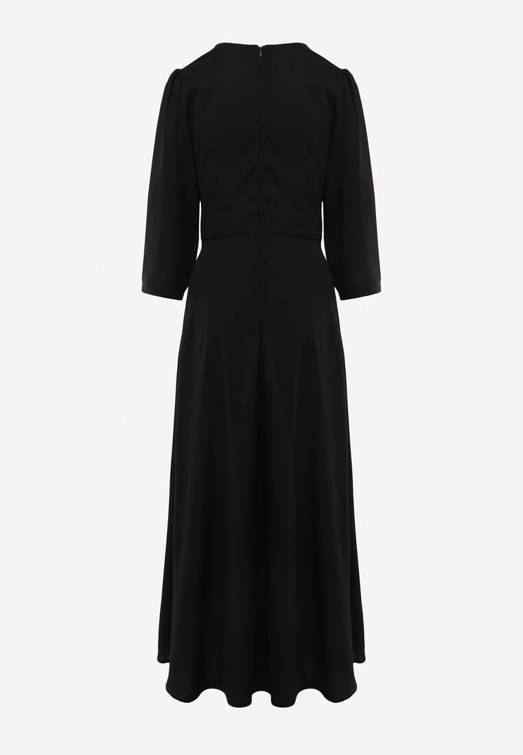 Czarna Elegancka Sukienka o Kopertowym Kroju Zdobiona Aplikacją w Talii Zilendra
