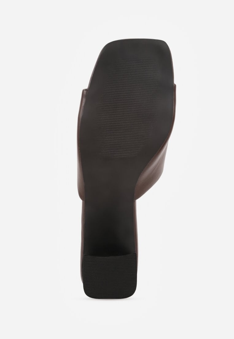 Brązowe Eleganckie Klapki na Słupku z Otwartym Noskiem Kwadratowym Hippeis