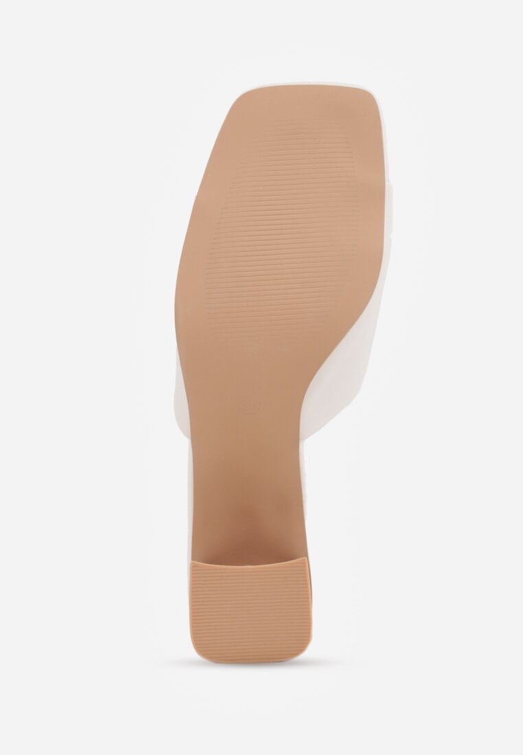 Białe Eleganckie Klapki na Słupku z Otwartym Noskiem Kwadratowym Hippeis