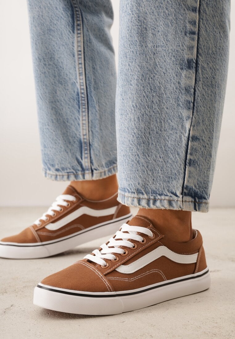 Brązowe Tenisówki Trampki z Niską Cholewką Ozdobione Geometrycznym Wzorem Wioressa