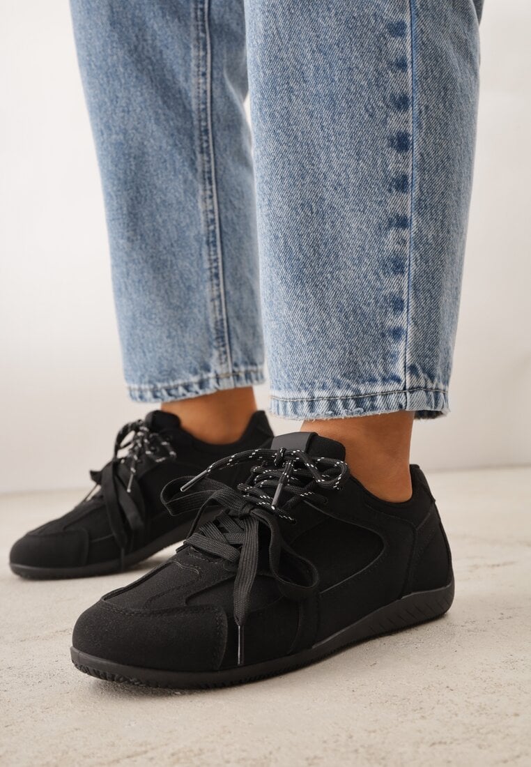 Czarne Sneakersy z Podwójnym Sznurowaniem i Geometrycznymi Wstawkami Adrearah