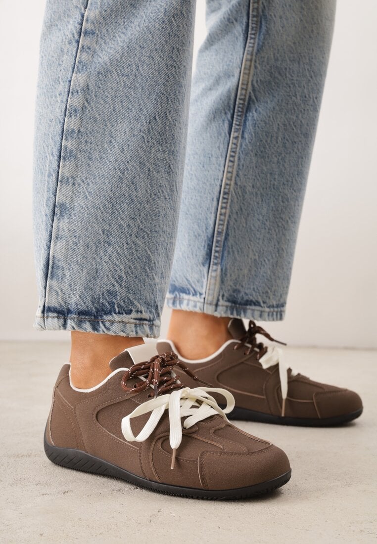 Brązowe Sneakersy z Podwójnym Sznurowaniem i Geometrycznymi Wstawkami Adrearah
