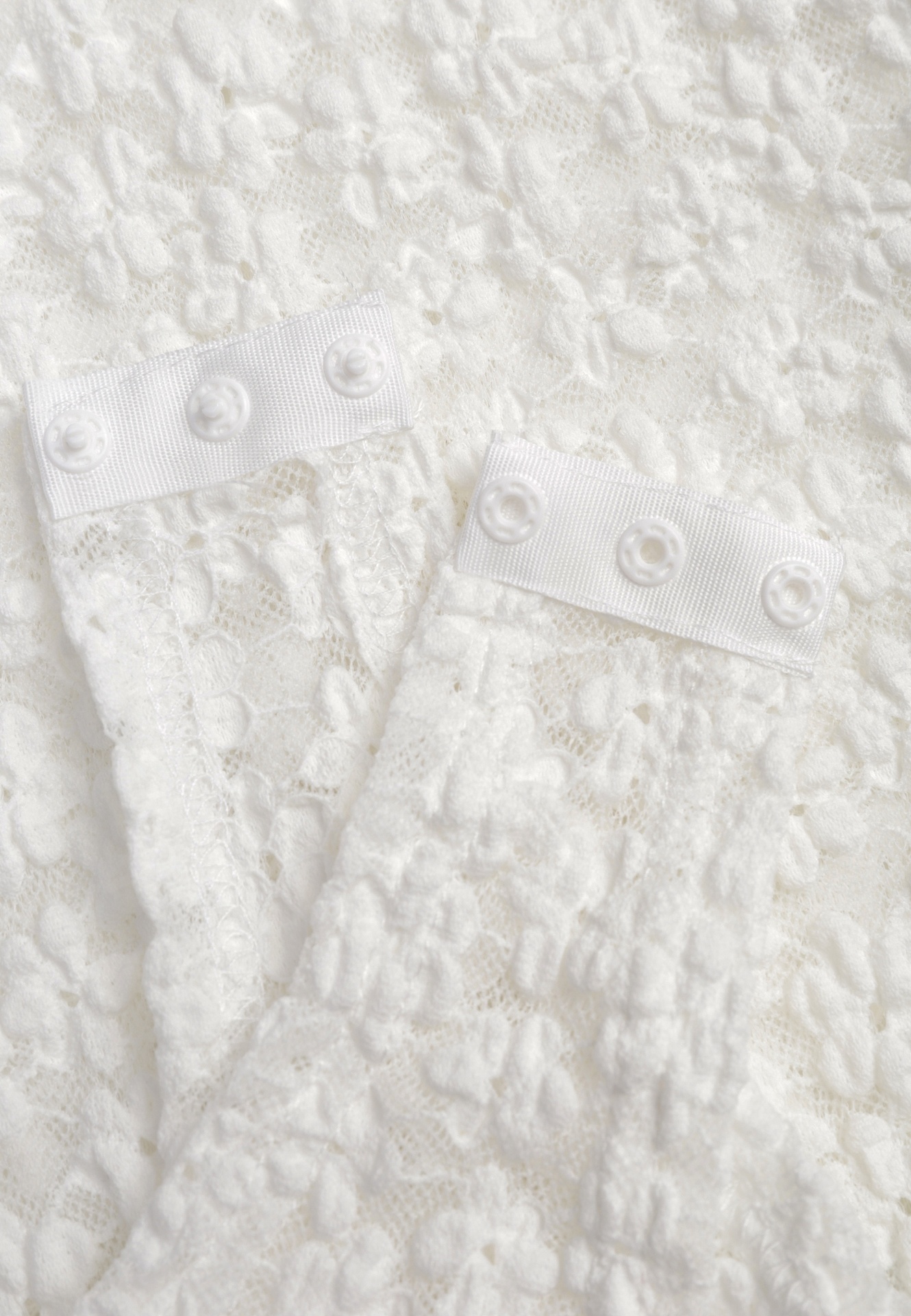 Białe Body z Koronki o Dopasowanym Kroju z Krótkim Rękawem Adradina