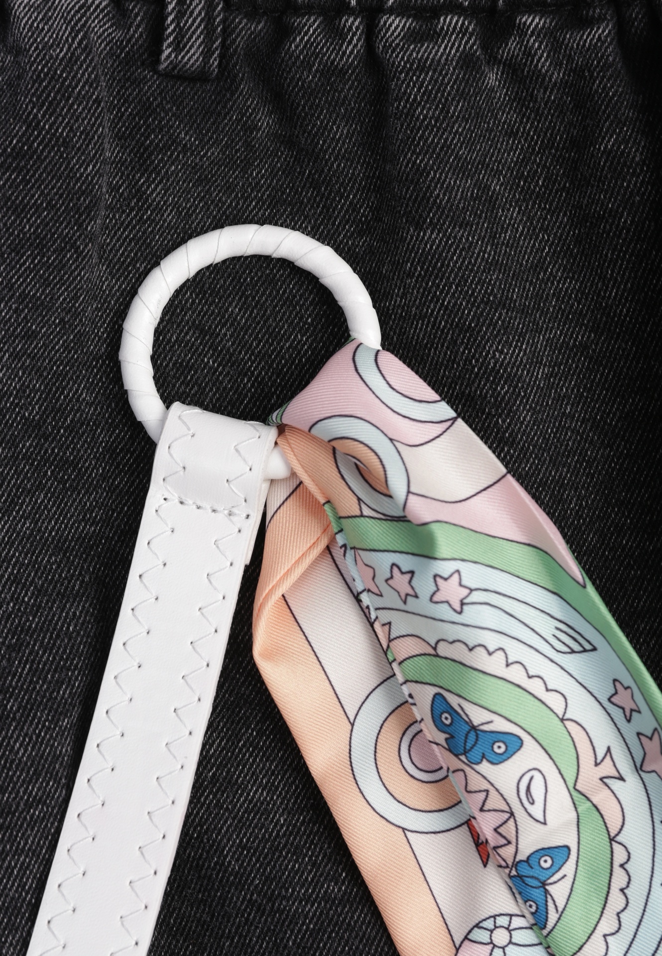 Czarna Bawełniana Spódnica Jeansowa o Rozkloszowanym Kroju z Ozdobnym Paskiem Eatiane