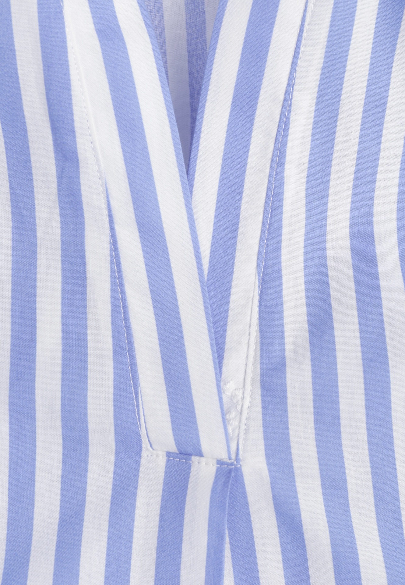 Niebieska Bawełniana Sukienka o Pudełkowym Kroju z Haftem i Wiązanym Paskiem Guineney