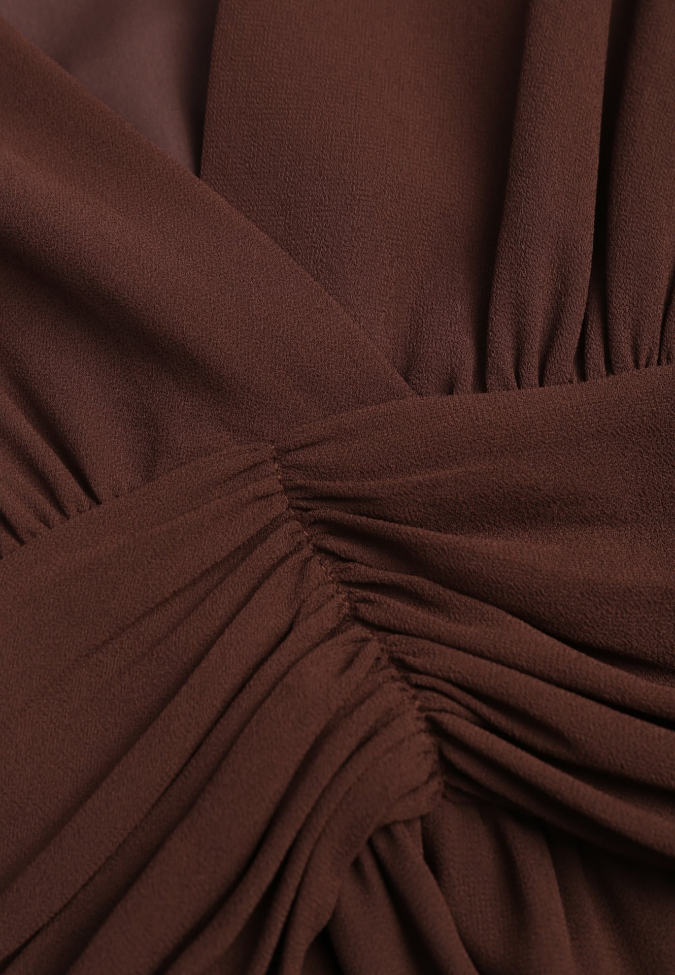 Brązowa Rustykalna Sukienka Wieczorowa z Falbanami i Marszczeniem w Talii Himereanes