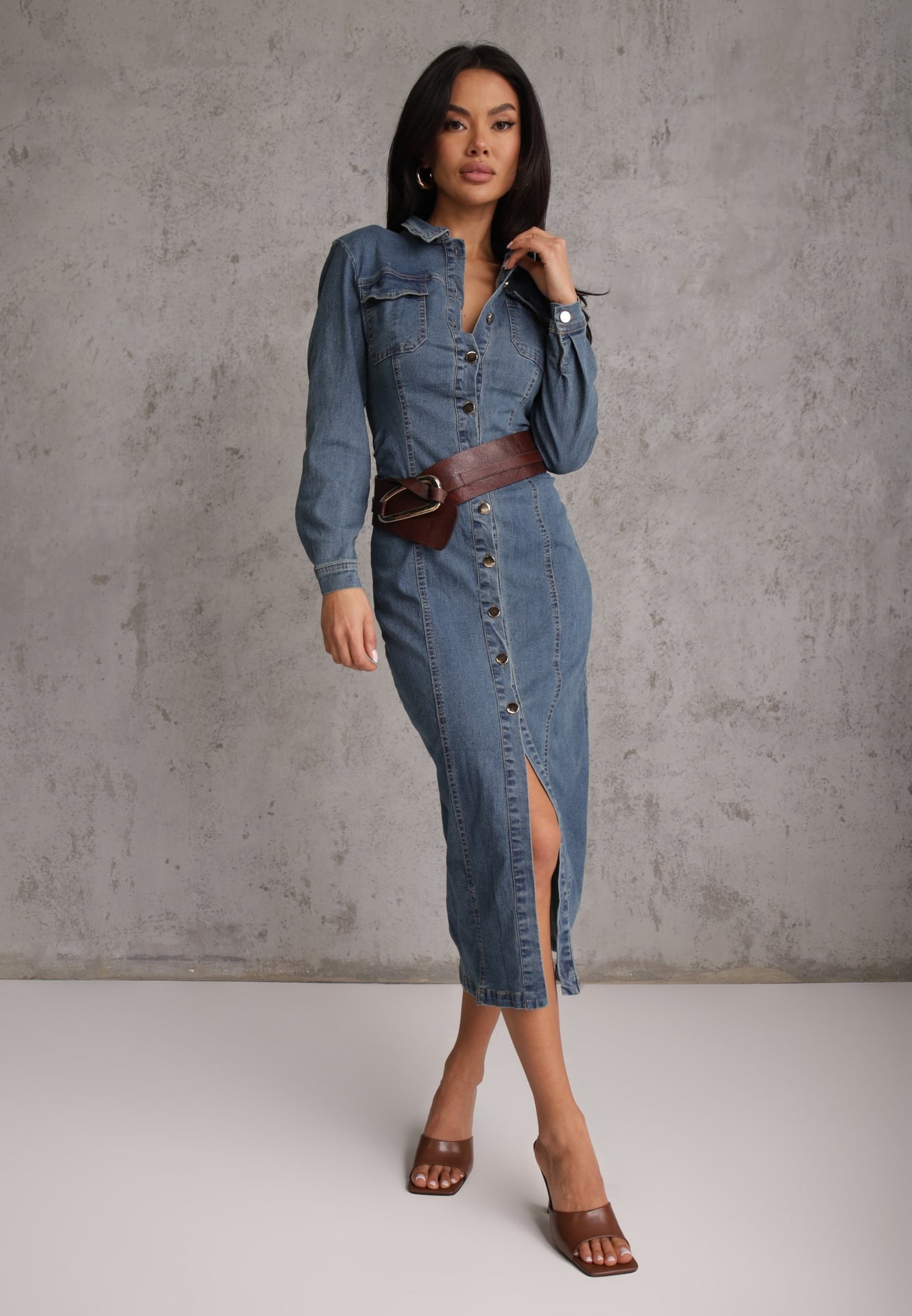 Niebieska Taliowana Sukienka Jeansowa o Koszulowym Fasonie Nezavia