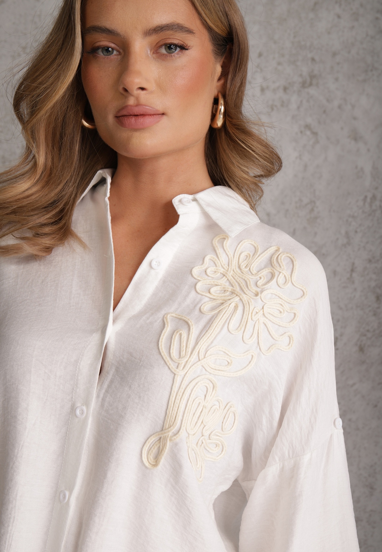 Biała Nietoperzowa Koszula z Wiskozy z Podpinanymi Rękawami i Haftem Adreaneh