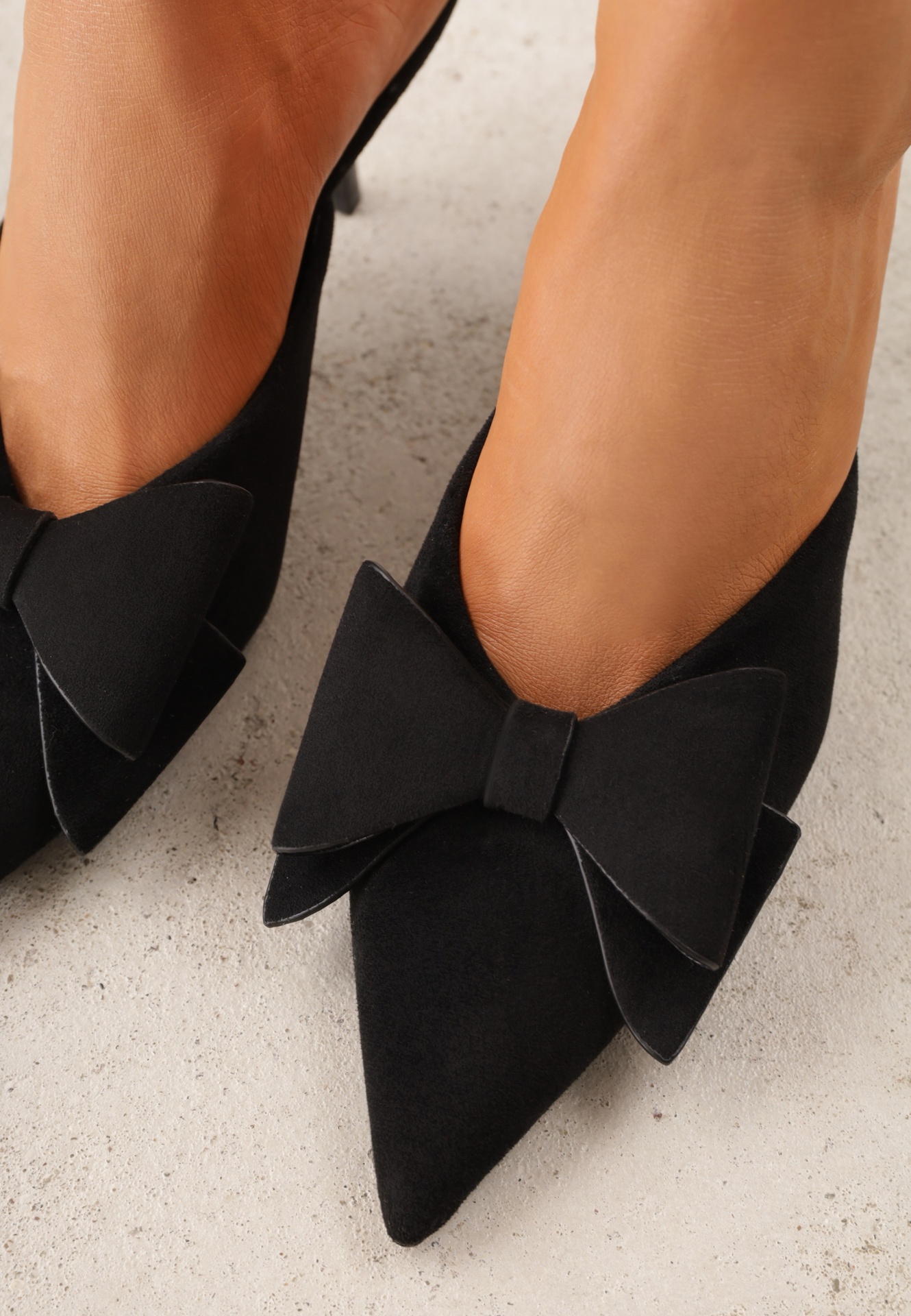 Czarne Klapki Mule na Szpilce z Kokardką Kimoseis