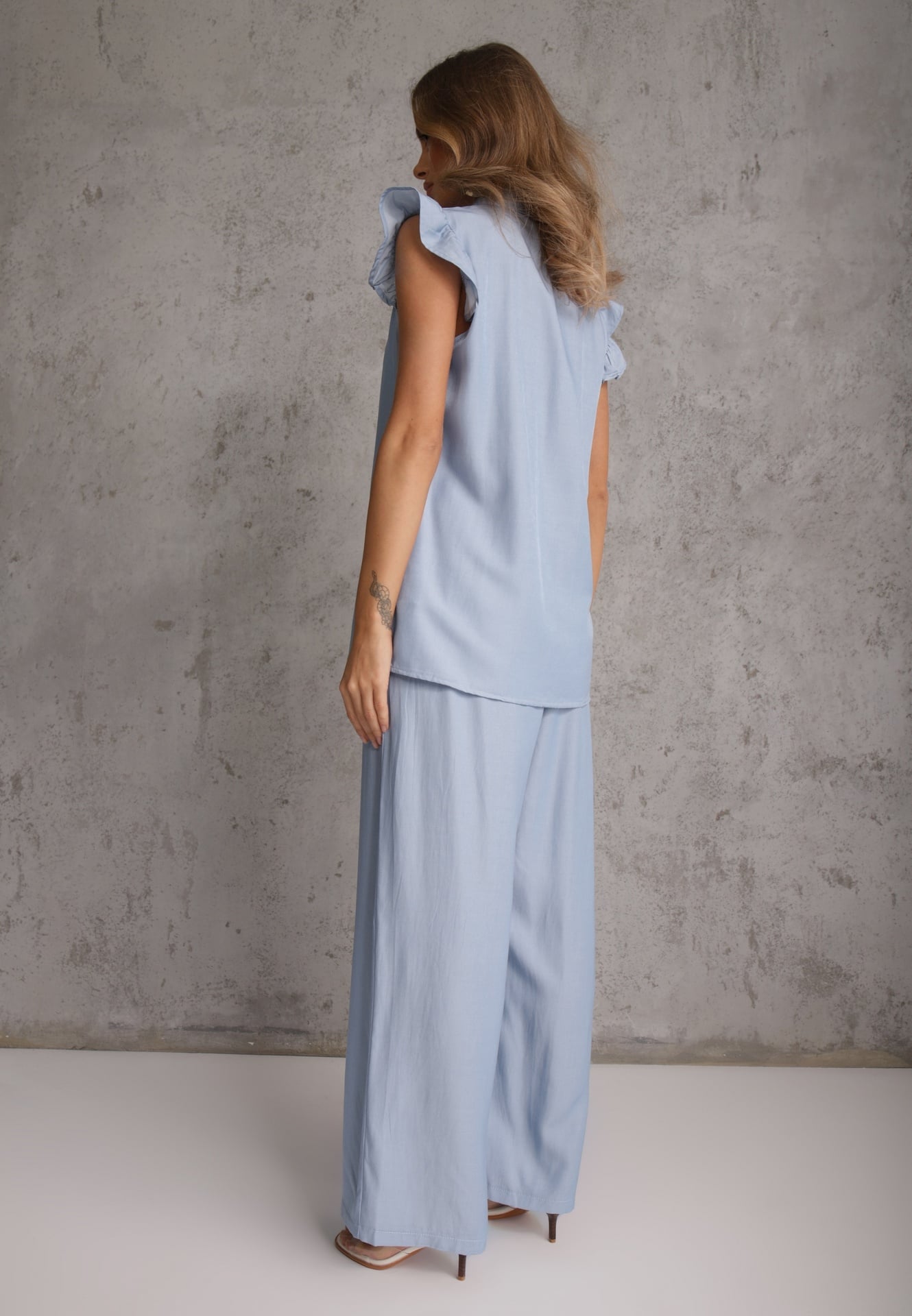 Jasnoniebieski Komplet z Wiskozą Bluzka z Kołnierzem i Spodnie Wide Leg Naunne