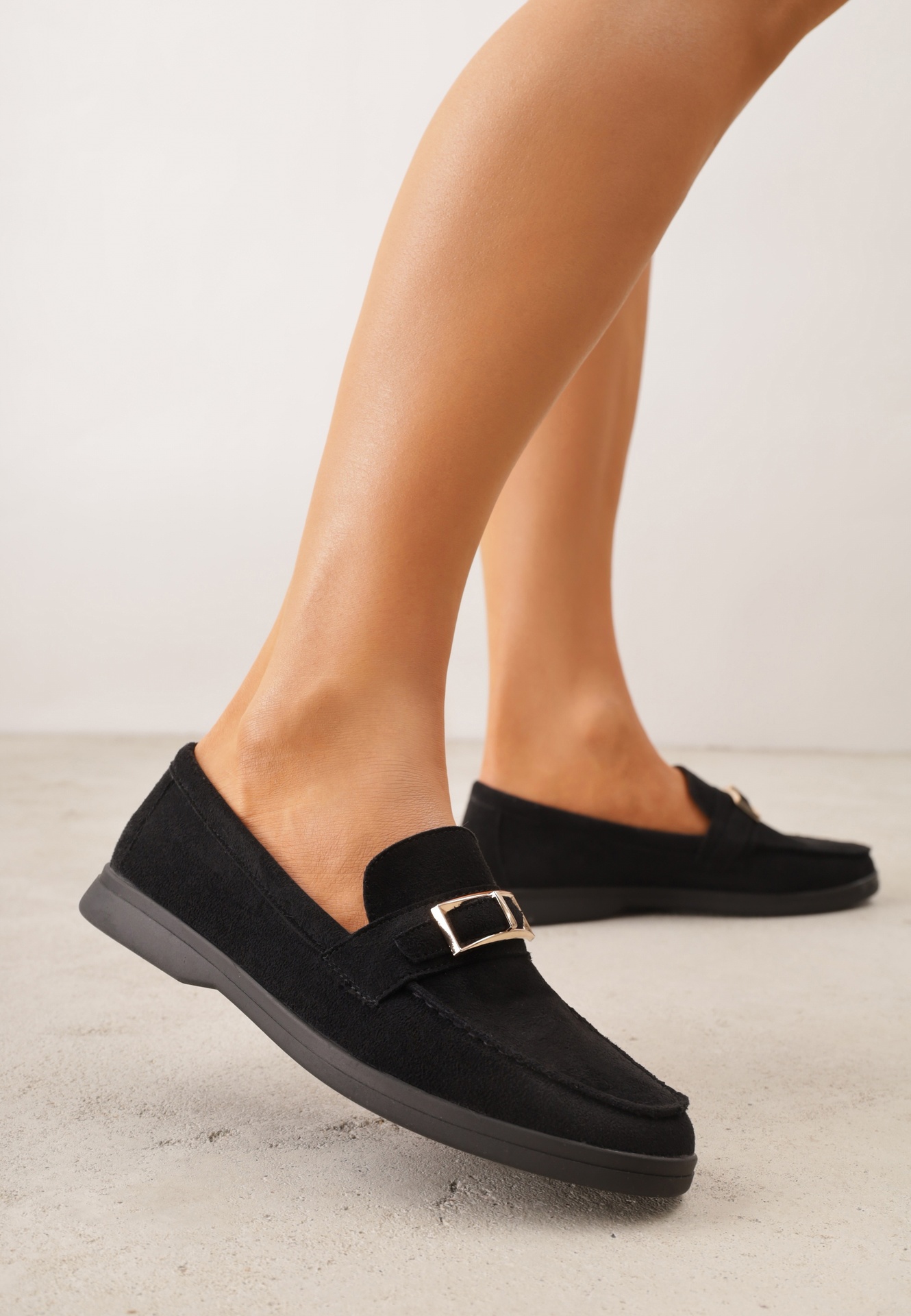 Czarne Mokasyny Ozdobione Metaliczną Klamrą Murielori