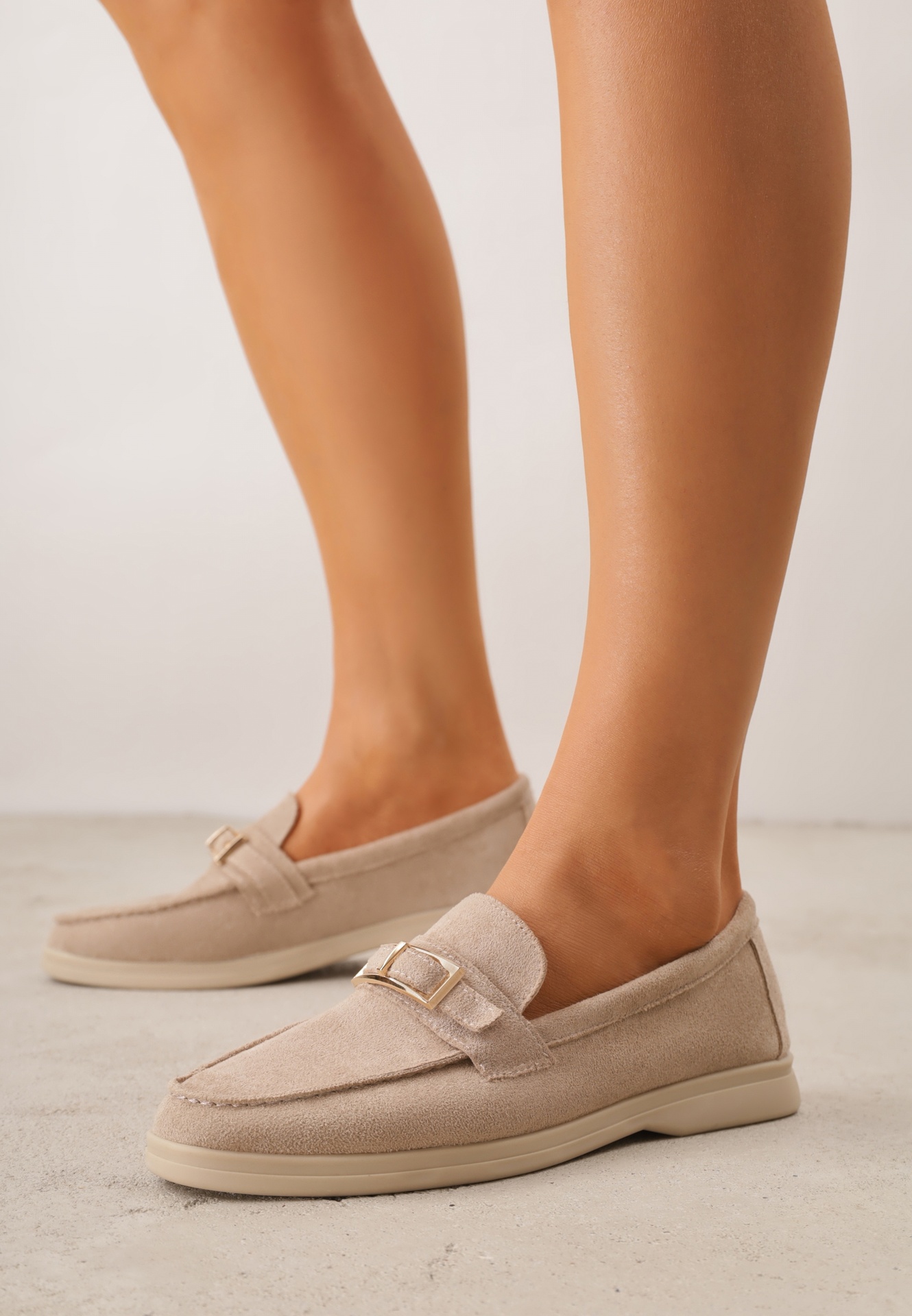 Ciemnobeżowe Mokasyny Ozdobione Metaliczną Klamrą Murielori