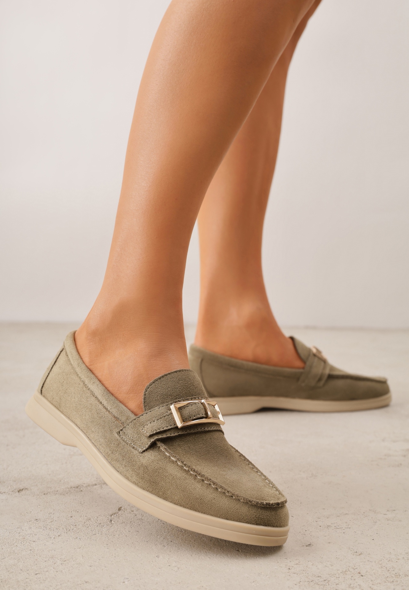 Zielone Mokasyny Ozdobione Metaliczną Klamrą Murielori