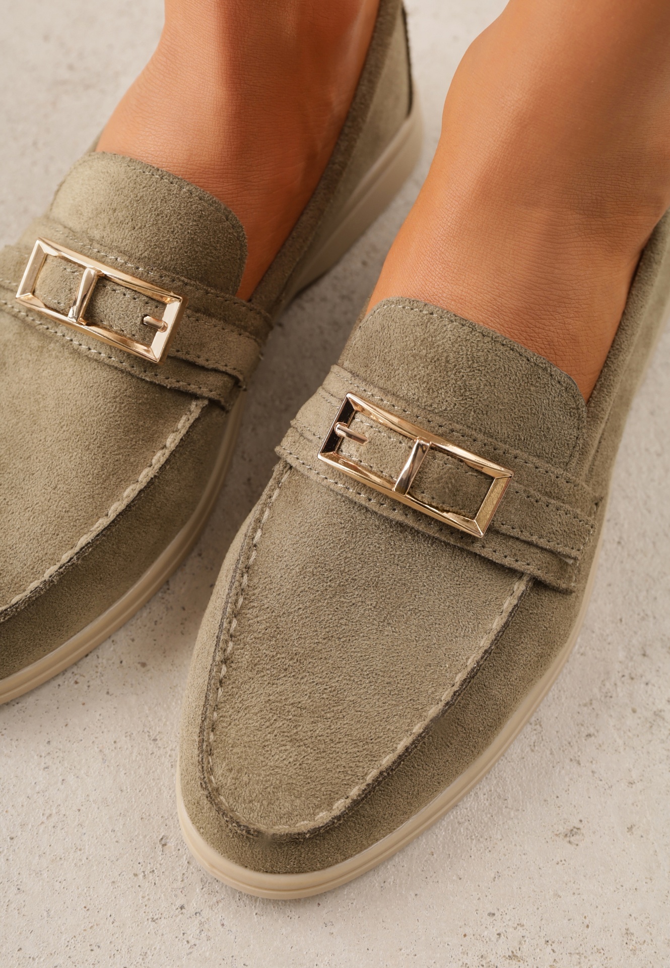 Zielone Mokasyny Ozdobione Metaliczną Klamrą Murielori