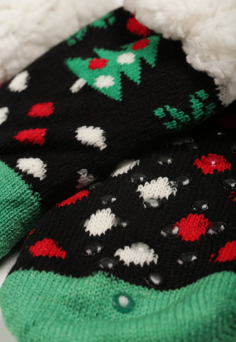 Czarno-Zielone Bawełniane Skarpety ze Świątecznym Wzorem w Mikołaje z Futerkiem Starnia