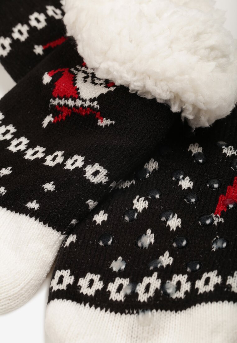 Czarno-Białe Bawełniane Skarpety ze Świątecznym Wzorem w Mikołaje z Futerkiem Starnia