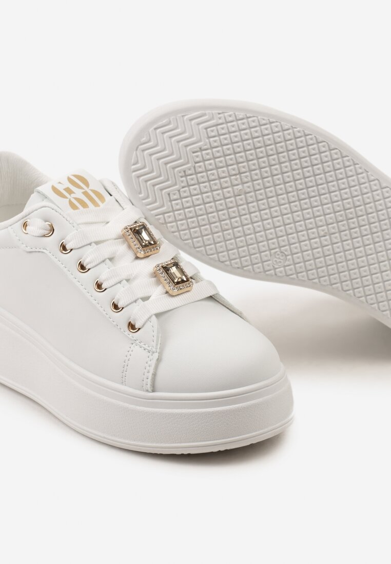 Biało-Złote Sneakersy z Ekoskóry na Grubej Podeszwie Zdobione Przypinkami z Cyrkoniami Landalia